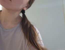 Ohuet hiukset ponnarilla