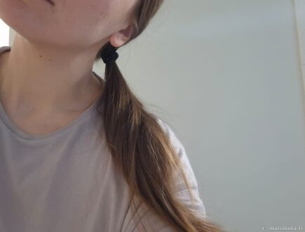 Ohuet hiukset ponnarilla